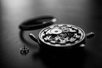 Obraz na płótnie Canvas Watchmaker's workshop. Mechanical watch repair. Fix jewelry