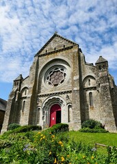 Fototapeta na wymiar l’église Saint-Aubin de Saint-Aubin-du-Cormier