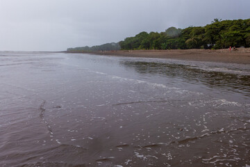 Abendstimmung am Pazifik Strand bei Dominical in Costa Rica