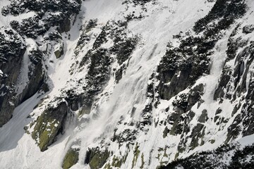 Tatry, zima, lawina śnieżna w górach, zagrożenie lawinowe,