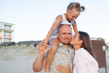 Obraz premium Portrait of a happy family by the sea.