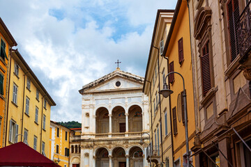Fototapeta na wymiar The Cathedral of Santi Pietro e Francesco In Massa Carrara