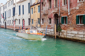 Fototapeta na wymiar Historical and amazing Venice in Italy