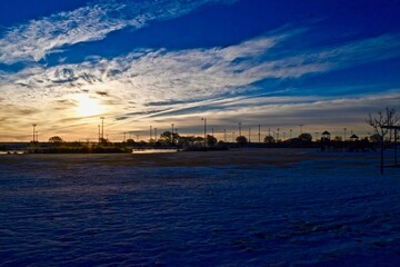 Fototapeta premium Early Morning and Sunrise Landscapes at South East City Park Public Park and Fishing Lake, Canyon, Texas in the Panhandle near Amarillo, Winter of 2021-22.