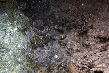Fototapeta na wymiar krysztaly soli kamiennej w Grocie Krysztalowej, rezerwat przyrody, 