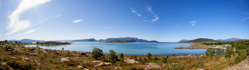 Fototapeta na wymiar panorama über einen fjord in norwegen