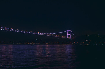 Obraz premium bosphorus istanbul night lights bridge castle