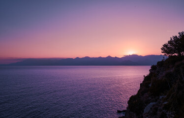 Naklejka premium Dusk and dawn landscape. Beautiful Antalya sea bay at sunset evening time.