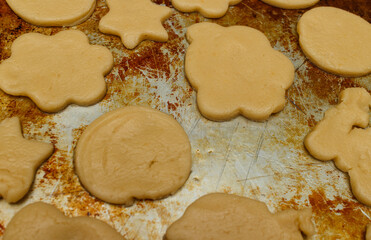 Cookies laying on baking sheet before placing in the oven