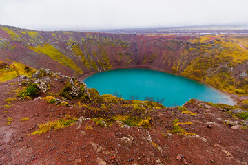 Vulkankrater Kerið ist ein malerischer See am Golden Circle in Island - Vulkan © Jørgson Photography