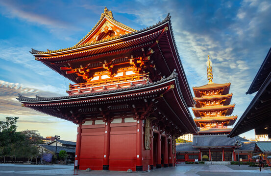 Tokyo Asakusa. Japan attractions. Asakusa Buddhist temple. Senso-ji in Tokyo. Asakusa temple weather. Travel to Japan. Excursions through streets of Tokyo. Buddhist Japanese landmarks. HOJO-mon gate.