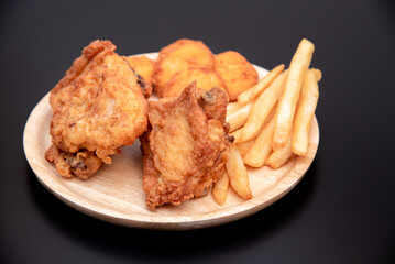 フライドチキンとフライドポテト