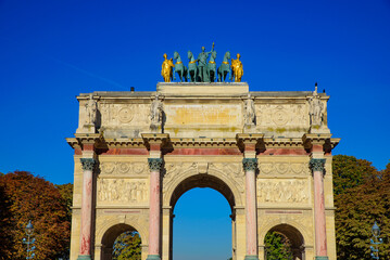 Fototapeta na wymiar Arc de Triomphe du Carrousel, a triumphal arch in Paris, France