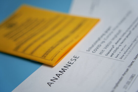 2G Plus. Anamnesis (Anamnese), vaccination documents and pass for registration of vaccination against covid-19.