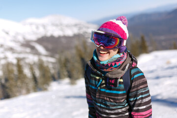 Fototapeta na wymiar Girl snowboarder in helmet and mask