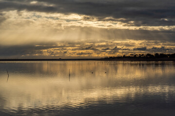 海面に反射する天使のはしご