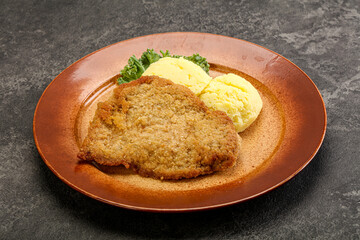 Crispy chicken schnitzel with mashed potato