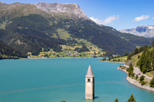 Kirchturm im Reschensee, Alpen, Italien