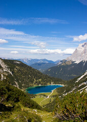 Fototapeta na wymiar Blick über den Seebensee mit Zugspitzblick, Tirol, Österreich