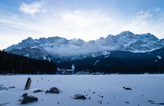 Eibsee mit der Zugspitze im Winter, Garmisch-Partenkirchen, Bayern