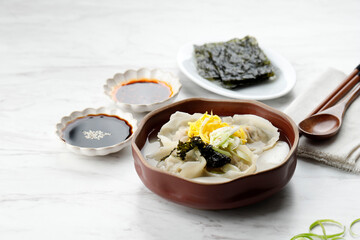 TteokMandu Guk, Korean Dumpling and Rice Cake Soup
