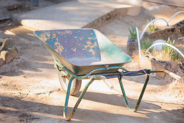 手押しの一輪車 © photok