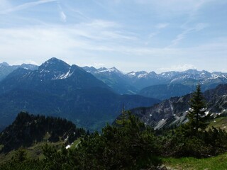 Fototapeta na wymiar Tiroler Alpen mit fernsciht