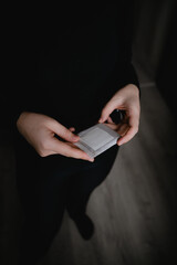 holding a filter bag