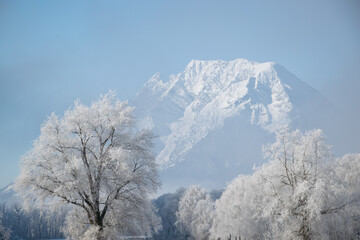 Der Grimming bei strahlendem Sonnenschein im Winter