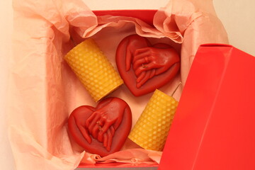 Heart shaped red candle with hand in hand image, St. Valentine's gift, be my Valentine, ring, proposal, marriage anniversary, gift for her, gift to propose, St. Valentines Day gift, beeswax candle 