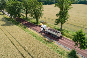 Ausbau von Gemeindewegen und Wirtschaftswegen im ländlichenRaum, oft gefördert durch Landesmittel...