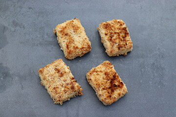 Panierter Fetakäse aus dem Backofen.