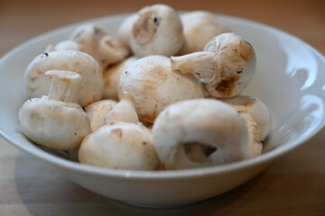 fresh button mushrooms, vegan and vegetarian food preparation 