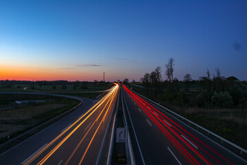 Fototapeta na wymiar Lichtspuren auf der Autobahn
