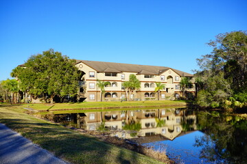 Fototapeta premium Tampa, Florida, USA, 12 10 2024: The winter foliage landscape of a beautiful apartment community at Tampa Palms, north of Tampa in Florida 