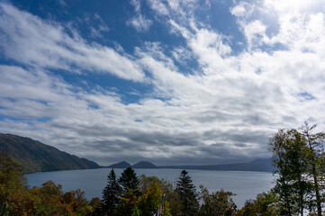 天気がいい湖のほとり（支笏湖）