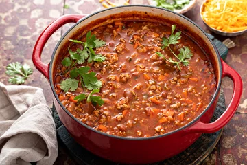 Foto op Plexiglas Traditional chili soup with meat and red beans © fahrwasser