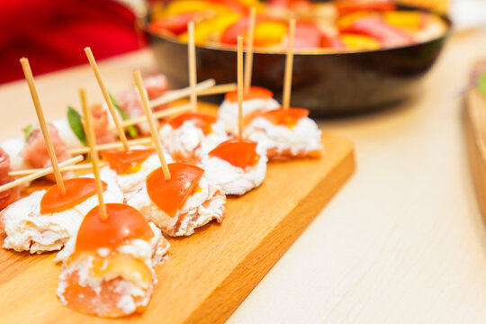 立食パーティー の画像 434 件の Stock 写真 ベクターおよびビデオ Adobe Stock