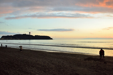 Fototapeta premium 夕闇迫る片瀬西浜海岸