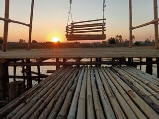 Naklejka premium loneliness and loneliness from being abandoned(low light conditions)