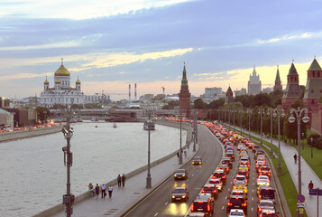 Obraz premium Kremlin embankment, walls and towers of the Moscow Kremlin