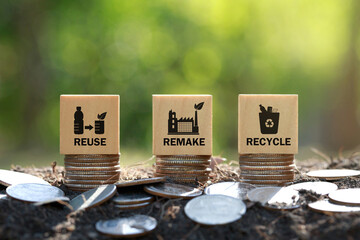 Circular economy concept. REMAKE and RECYCLE written on wooden blocks  Sustainable strategy approach to eliminate waste and pollution for future growth of business and environment, - obrazy, fototapety, plakaty