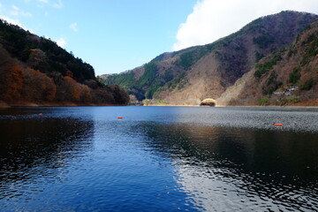 奥多摩湖から麦山橋にスポットの光