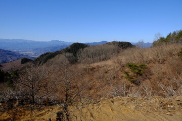 釜伏山から両神山を望む