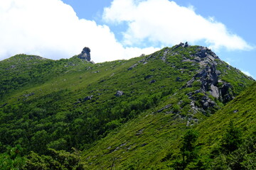 奥秩父の稜線から五丈岩を望む