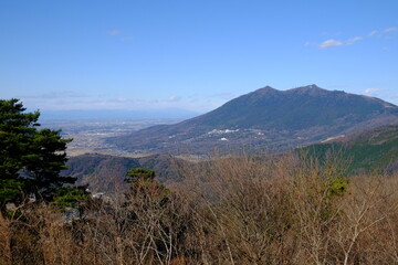 宝篋山から筑波山を望む