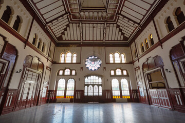 Obraz premium Vintage railway station interior. Sirkeci railway station, Istanbul railway station
