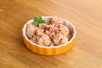 Canned tuna fish with oil