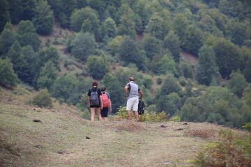 Obraz premium Traveler hiking in mountains clouds landscape