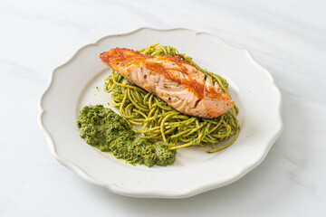 Spaghetti pesto with grilled salmon